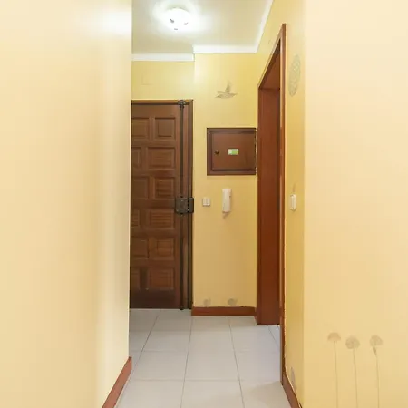 Coast 2 Bedroom 45 Min From Lisbon Apartment *