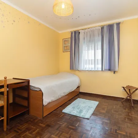 Coast 2 Bedroom 45 Min From Lisbon Apartment