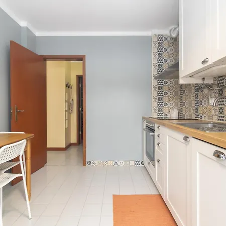 Coast 2 Bedroom 45 Min From Lisbon Apartment
